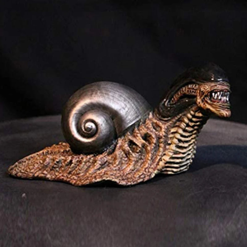 lien Snail Statue Garden Figure | Unique Garden Decor